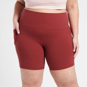 Plus Size - Athleta Salutation Stash Pocket II 7" Short